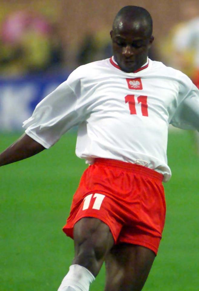 Emmanuel Olisadebe w meczu z Ukrainą (02.09.2000)