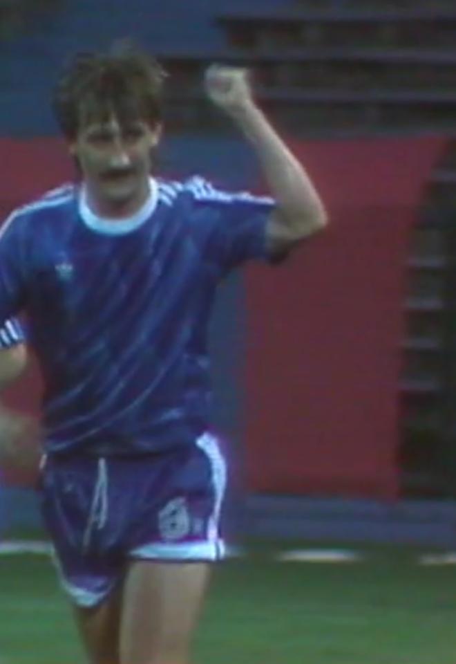 Jarosław Araszkiewicz (Lech Poznań - Flamurtari Wlora 1:0, 05.10.1988)