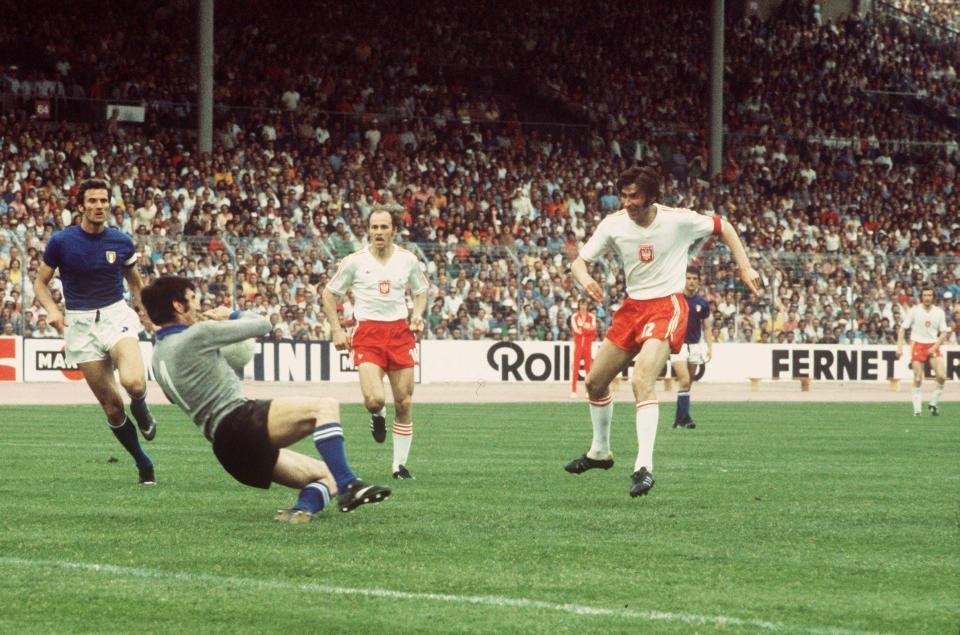 Tym razem Dino Zoff nie dał się zaskoczyć Kazimierzowi Deynie. Ale w mundialowym meczu z Włochami (23 czerwca 1974) i tak skapitulował po kapitalnym strzale "Kaki".