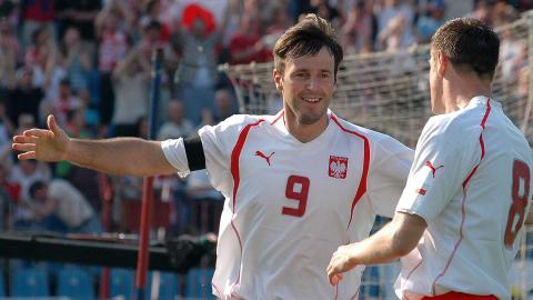 Maciej Żurawski i Jacek Krzynówek podczas meczu Polska - Albania 1:0 (29.05.2005).