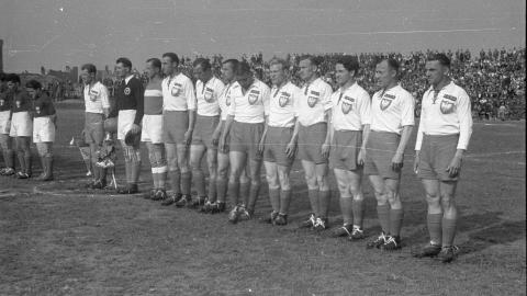 Reprezentacja Polski przed meczem z drużyną związkowców francuskich; maj 1947 roku.
