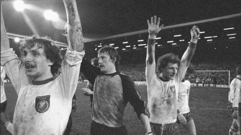 Piotr Romke, Józef Młynarczyk, Krzysztof Surlit po meczu Liverpool FC - Widzew Łódź 3:2 (16.03.1983).