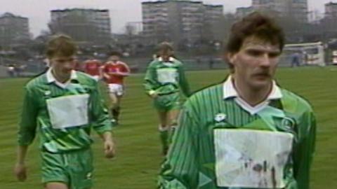 Kadr z meczu Legia Warszawa - Manchester United 1:3 (10.04.1991).