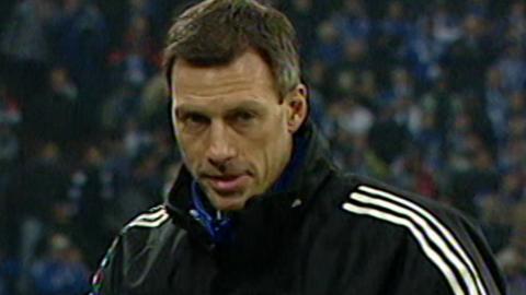 Frank Neubarth podczas meczu Schalke 04 - Wisła Kraków 1:4 (10.12.2002)