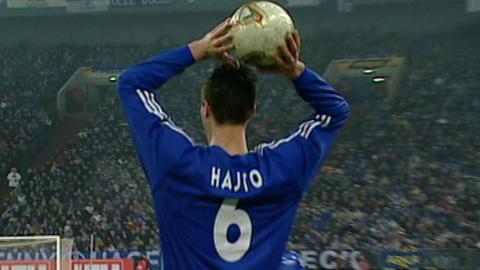 Tomasz Hajto podczas meczu Schalke 04 - Wisła Kraków 1:4 (10.12.2002).