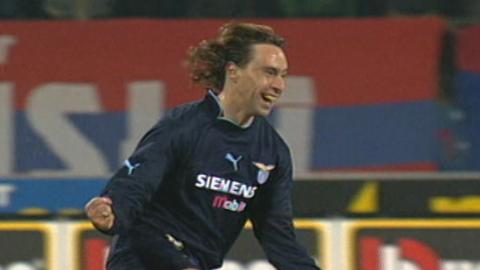 Enrico Chiesa podczas meczu Wisła Kraków - Lazio Rzym 1:2 (05.03.2003).
