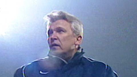 Henryk Kasperczak podczas meczu Wisła Kraków - Lazio Rzym 1:2 (05.03.2003) .