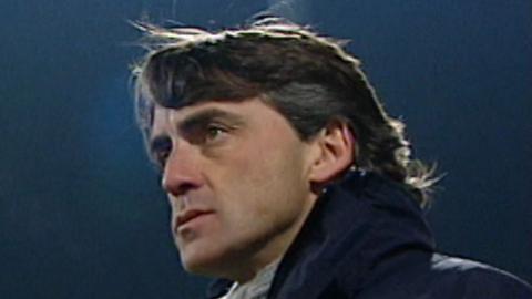 Roberto Mancini podczas meczu Wisła Kraków - Lazio Rzym 1:2 (05.03.2003).