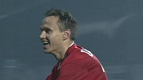 Daniel Dubicki podczas meczu Wisła Kraków - Parma AC 4:1 (pd.) (14.11.2002).