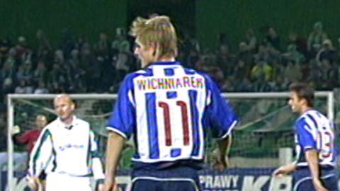 Artur Wichniarek podczas meczu Groclin Dyskobolia Grodzisk Wielkopolski - Hertha Berlin 1:0 (15.10.2003).