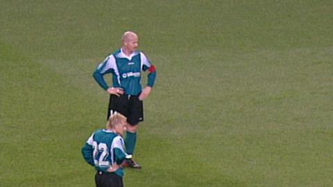 Tomasz Wieszczycki i Sebastian Mila podczas meczu Manchester City - Groclin Dyskobolia Grodzisk Wielkopolski 1:1 (06.11.2003)