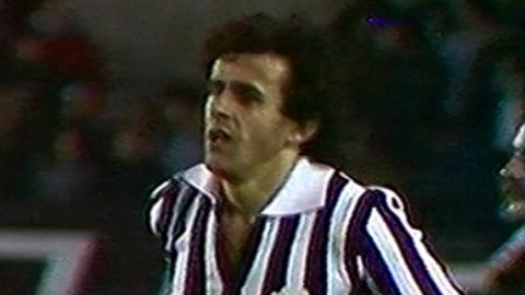 Michel Platini podczas meczu Juventus Turyn – Widzew Łódź 2:0 (06.04.1983)