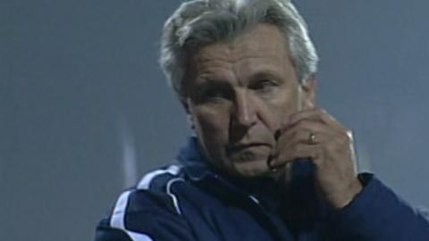 Henryk Kasperczak podczas meczu Wisła Kraków - Parma AC 4:1 (pd.) (14.11.2002).