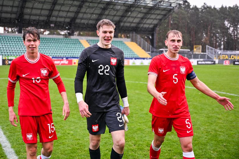 Ośmiu zawodników kadry U-19 pamięta jeszcze spotkanie z Portugalią w Pucharze Syrenki 2022, jeszcze w kategorii U-17. Jednym z nich jest bramkarz Miłosz Piekutowski